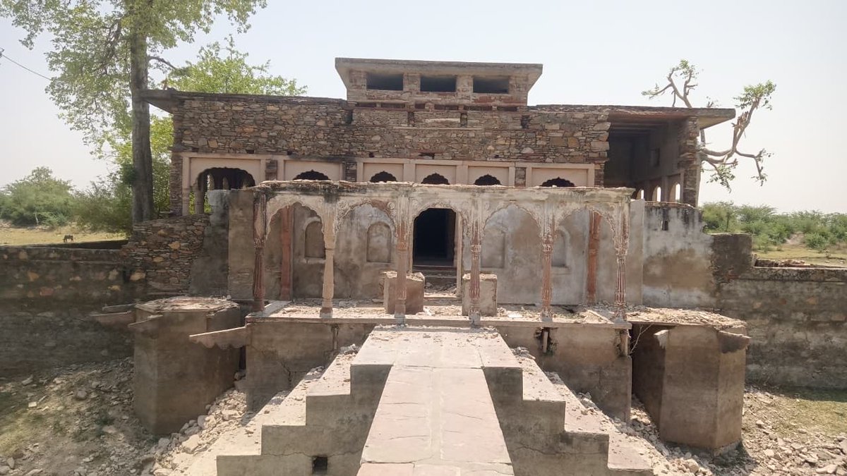 Lbss1857's tweet photo. यह मंदिर मेरे गाँव में स्थित है जो १५० साल पुराना है । हम कुछ मित्र  इसका जीर्णोद्धार भगवत कृपा से कर रहे हैं। इस पुण्य कार्य में आप भी सहयोग कर सकते हैं । इसके लिए मंदिर समिति के संलग्न QR में योगदान किया जा सकता है । योगदान के पश्चात ट्रांसफर डिटेल का स्क्रीनशॉट जरूर शेयर करें https://t.co/sRuJET947S