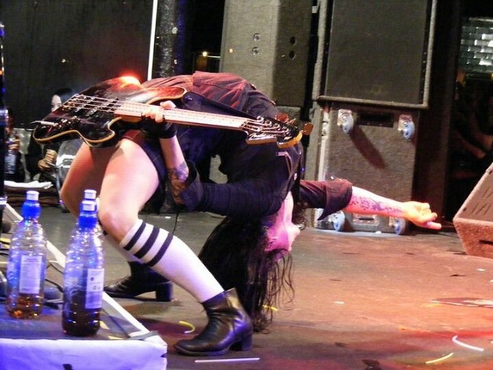 vampdsey's tweet photo. lindsey backbend https://t.co/wRslCfPuOw
