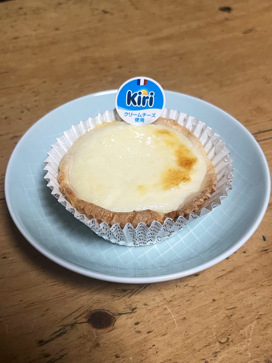 nonchan_design's tweet photo. パン屋で何選ぼうか迷ったんだけどいつも偏りがちなので、店員さんが好きなもの聞いてみよう作戦で話しかけたら、自分じゃ選ばなそうなやつ教えてくれて買ってみたらめちゃ美味しかった！！！！！新たな出会い！ https://t.co/p1uiGXspSC