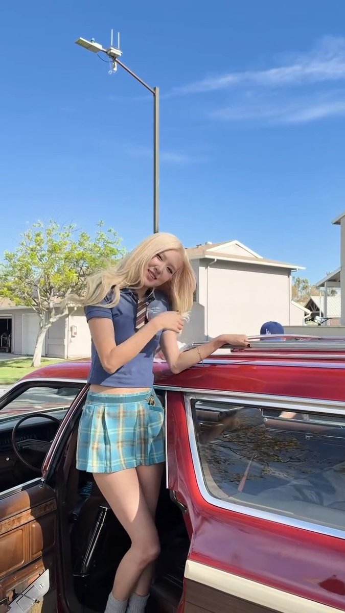 _Finally738's tweet photo. [2].260920
ROSÉ IG updated

#ROSÉ_NewTrick #newtrick #ShotoniPhone18Pro
#ROSÉ @numberoneHQ
#로제 #ROSIE #ROSÉ https://t.co/Ds8LYtFN0Z
