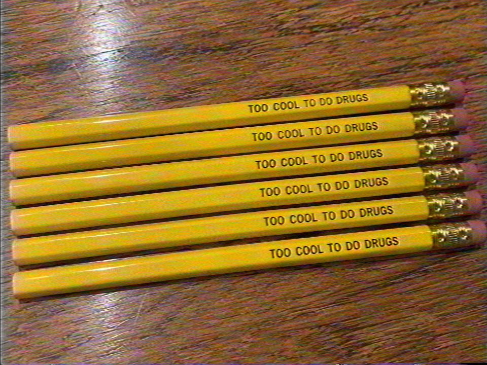 NostalgiaYZ's tweet photo. 1998 anti drug campaign design flaw for pencils.

The pencils were later recalled and the print was added on the back end. https://t.co/ChD1zLtFvu