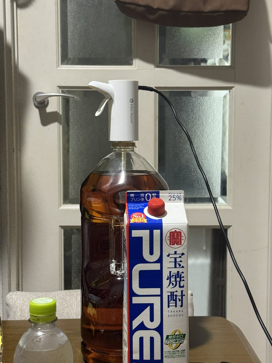 gackey_37's tweet photo. 友達の家行ったら角にコード繋がってた🫢 https://t.co/dNQzVKBSmv