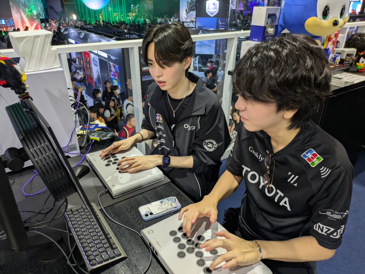 Fuuhi78's tweet photo. ZETA DIVISION
Vitoppo vs ResTA バーチャファイター50先（※1ラウンド制）
50-40でVitoppoWIN
めちゃやっててわろた https://t.co/N3CBfVsL2L