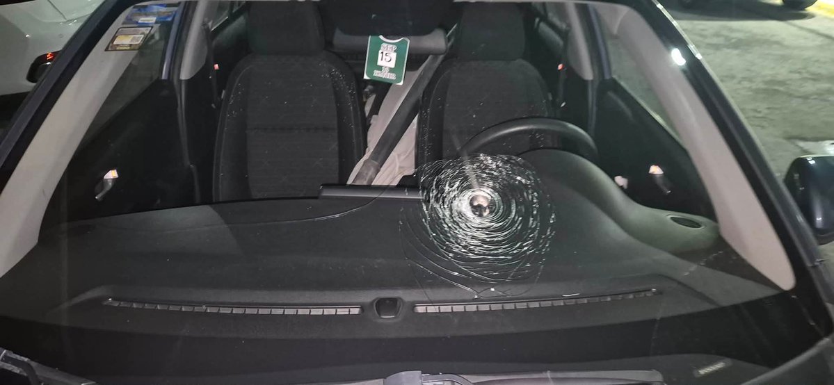cuartodemillamx's tweet photo. Hola amigo, gracias por el trabajo que realizas, no se si sea aquí pero el dia de ayer como a las 20:00 hrs me lanzaron una piedra en la carretera mexico-pachuca en dirección a pachuca, pasando la zona del AIFA. https://t.co/TXR0EyZYMG