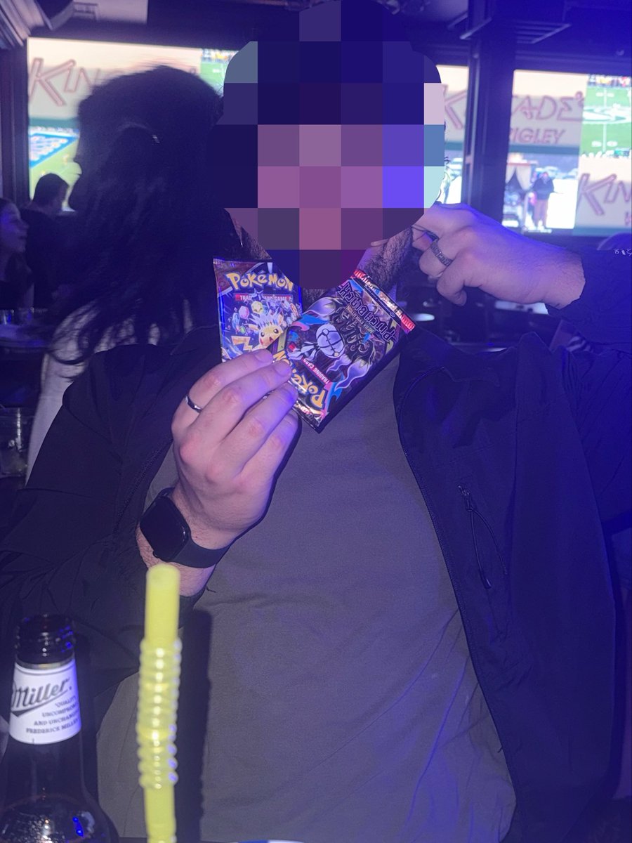 Lip_Gallagher67's tweet photo. Packs at the bar? #expand https://t.co/hs3J0Kw85k