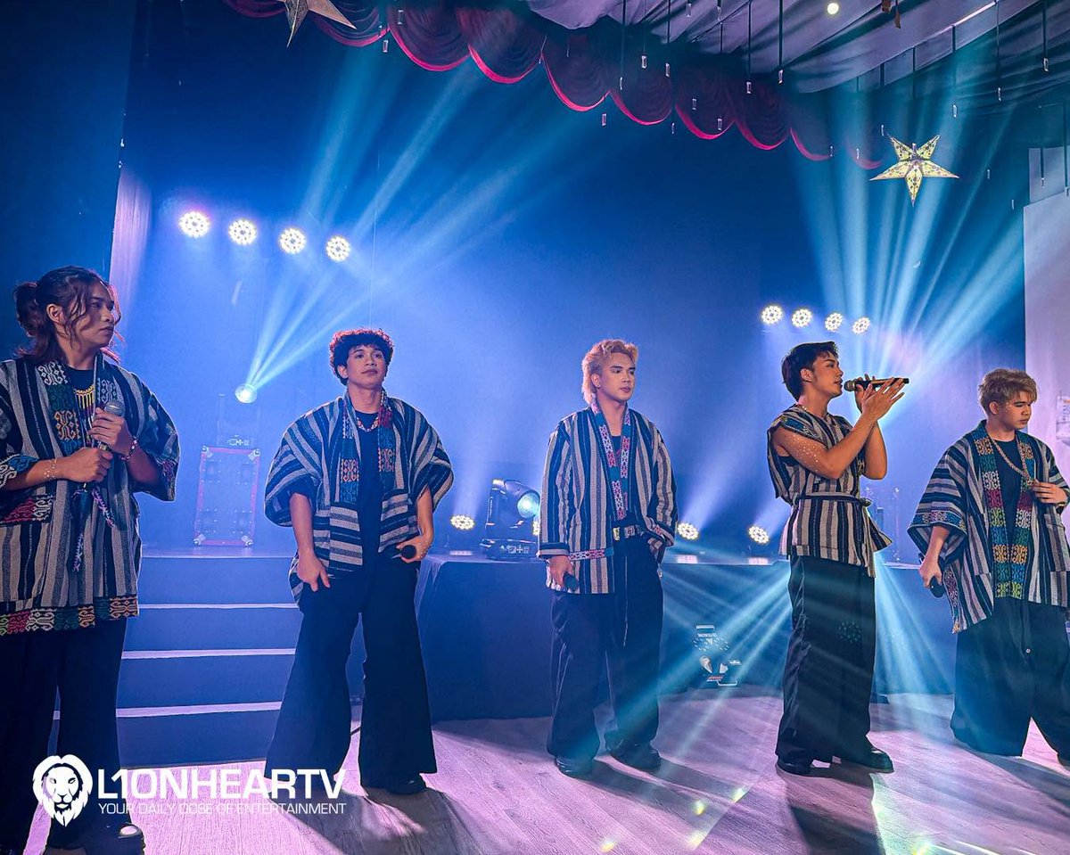 ONESOUTH_PH's tweet photo. ONE SOUTH MAKES THEIR MARK! π·
New P-pop group #ONESOUTH @ONESOUTHPH opened their exclusive media showcase.
The group is entering a new chapter as they bring their talents from Mindanao to the Manila music scene. cr to https://t.co/C5KbyNxGs2 https://t.co/093O5mlPeA