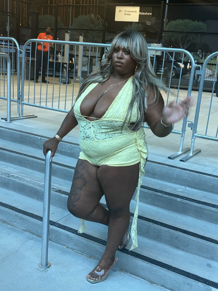 mssoraw's tweet photo. happy birthday to me ♍️🥳
#virgo #birthdaypost #vegas https://t.co/vBhhwdmUDV