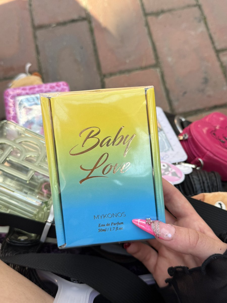 chnslino's tweet photo. NO WAY some girls literally gave me haechan’s perfume as a freebie?!€)?😭 https://t.co/stAJrRG4V5