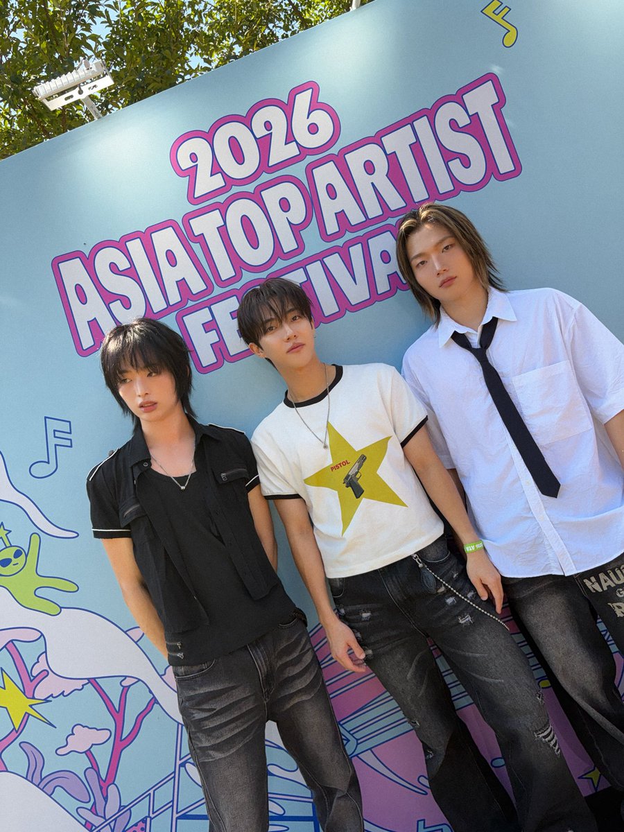DragonPony_'s tweet photo. Dragon Pony (드래곤포니) in <2026 ASIA TOP ARTIST FESTIVAL>

자연광 아래 더 선명하게☀️
난지한강공원을 가득 채운 우리의 음악🎶

🎼 SET LIST

01. 모스부호
02. Waste
03. 리허설
04. Pity Punk
05. 지구소년
06. 꼬리를 먹는 뱀
07. 아 마음대로 다 된다!
08. Not Out 
09. POP UP

#DragonPony #드래곤포니
#ATAFESTIVAL