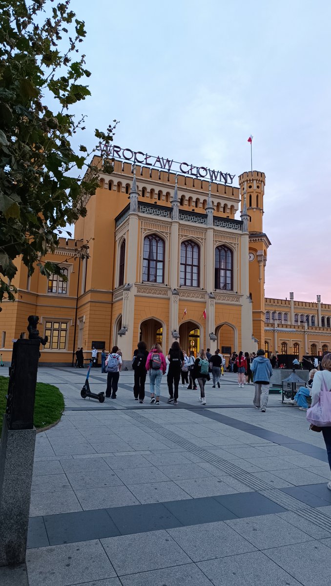 MazzzPL's tweet photo. I visited Wrocław - Wroof/Wrocławski Furwalk to be exact - which was quite spontaneous decision. A lot of people came and the highlight was another chance of meeting some of my friends.

📷: @ANDZREJ_DRAGO https://t.co/CgMuCdvo5X