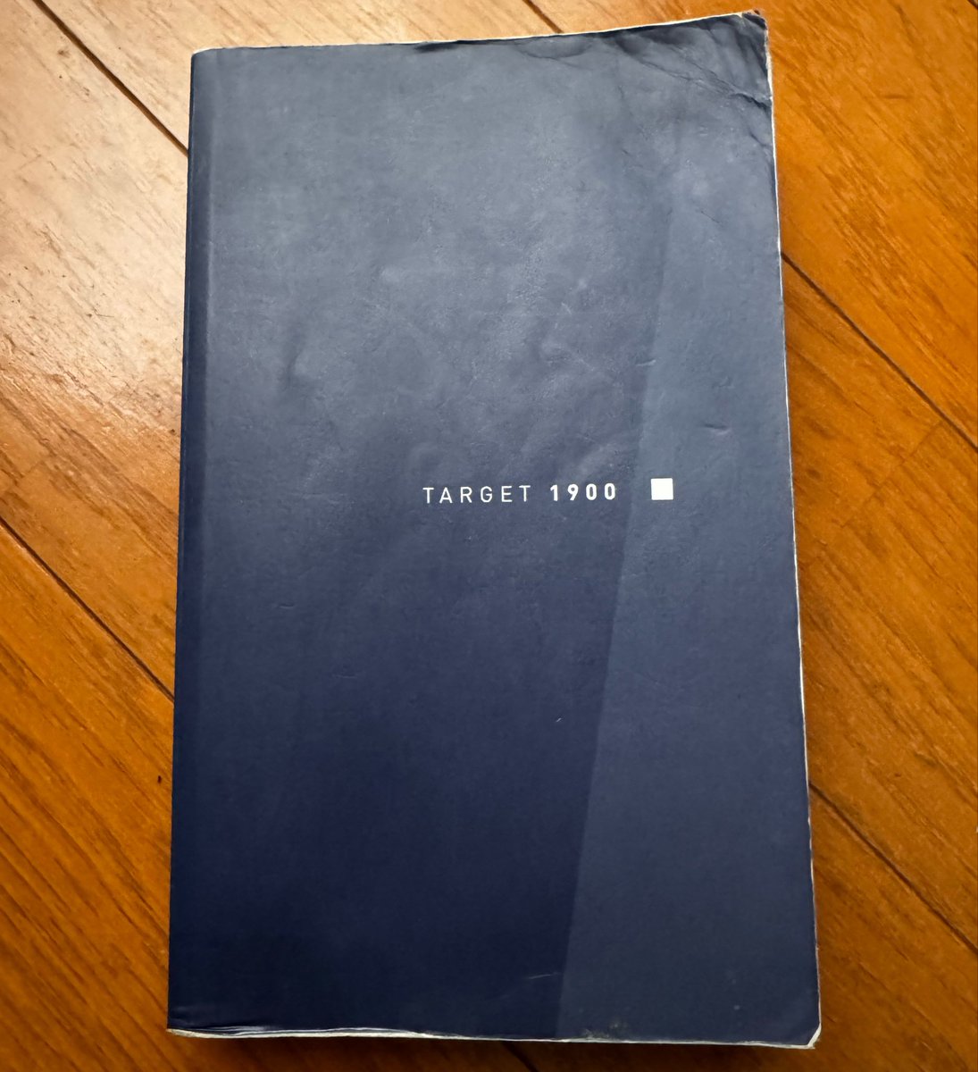 Tachi_two22's tweet photo. 断捨離大会開催したら(音楽を作れ)、受験期死ぬほどお世話になったのに大学生で1回も開いてない思い出補正だけで捨てずにいる本ランキング1位を発見 https://t.co/OnoKXqF5WW
