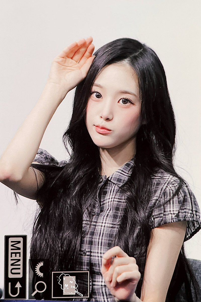 wavv24's tweet photo. 260920 🐰🫳🏻🫳🏻🫳🏻

#tripleS #트리플에스 
#지연 #JiYeon #지서연 https://t.co/aN0kCuFEth