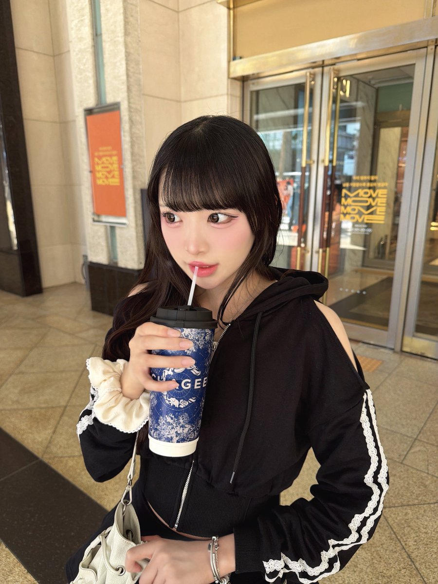 iLiFE_koguma's tweet photo. CHAGEE飲んだよ〜⟡.·*.
美味しかった💭🍑💖 https://t.co/o7sxs1q7X4