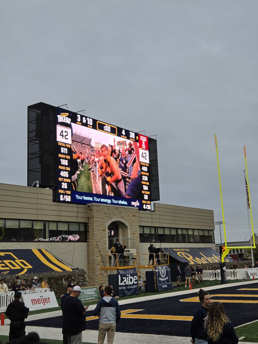 bobbossart's tweet photo. If you didn't already know, @ToledoFB is an experience! This game was way too exciting to spend another moment behind my phone.
Rockets win in OT! Thanks again to the coaches amd staff for showing and telling us what T O L-E D O is all about ๐ค๐ผ#glasscity https://t.co/34RTMCvr1C