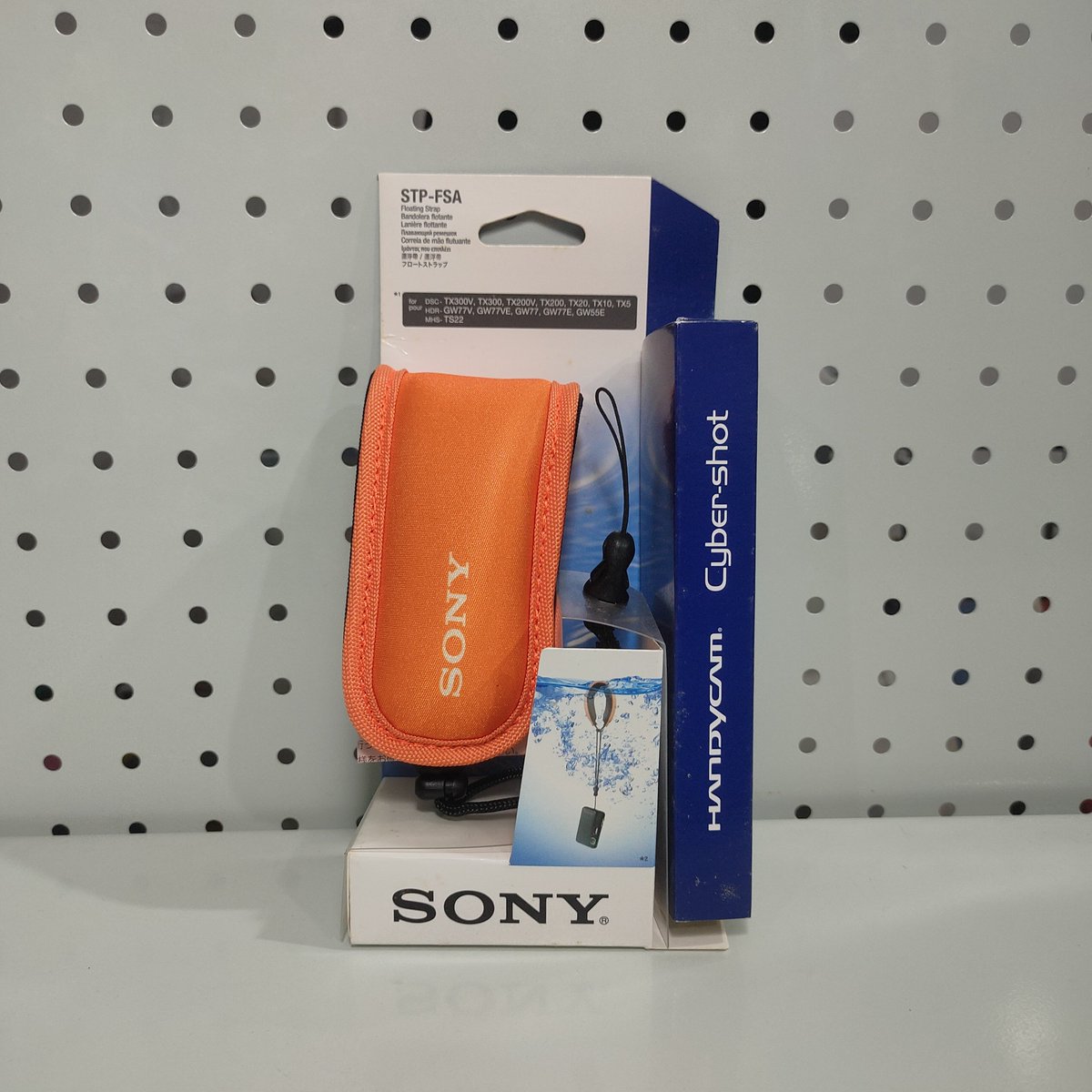 Iam2shirts2's tweet photo. 🔥 สายคล้องมือลอยน้ำ SONY STP-FSA แกะสลับได้ 2 ด้าน 
✅ แบรนด์: SONY 🇯🇵
✅ คุณสมบัติพิเศษ:
 
- ลอยน้ำได้! ป้องกันกล้องจมเมื่อตกในน้ำ
- ด้านหนึ่งสีส้ม ด้านหนึ่งสีดำ — พลิกใช้ได้ 2 สีตามใจ
✅ สภาพ: ของใหม่ยังไม่แกะใช้ แต่มีตำหนิรอยเปื้อนรอยเก่าจากการเก็บ
✅ ราคา: 450 บาท https://t.co/XmnHX4Nj4c