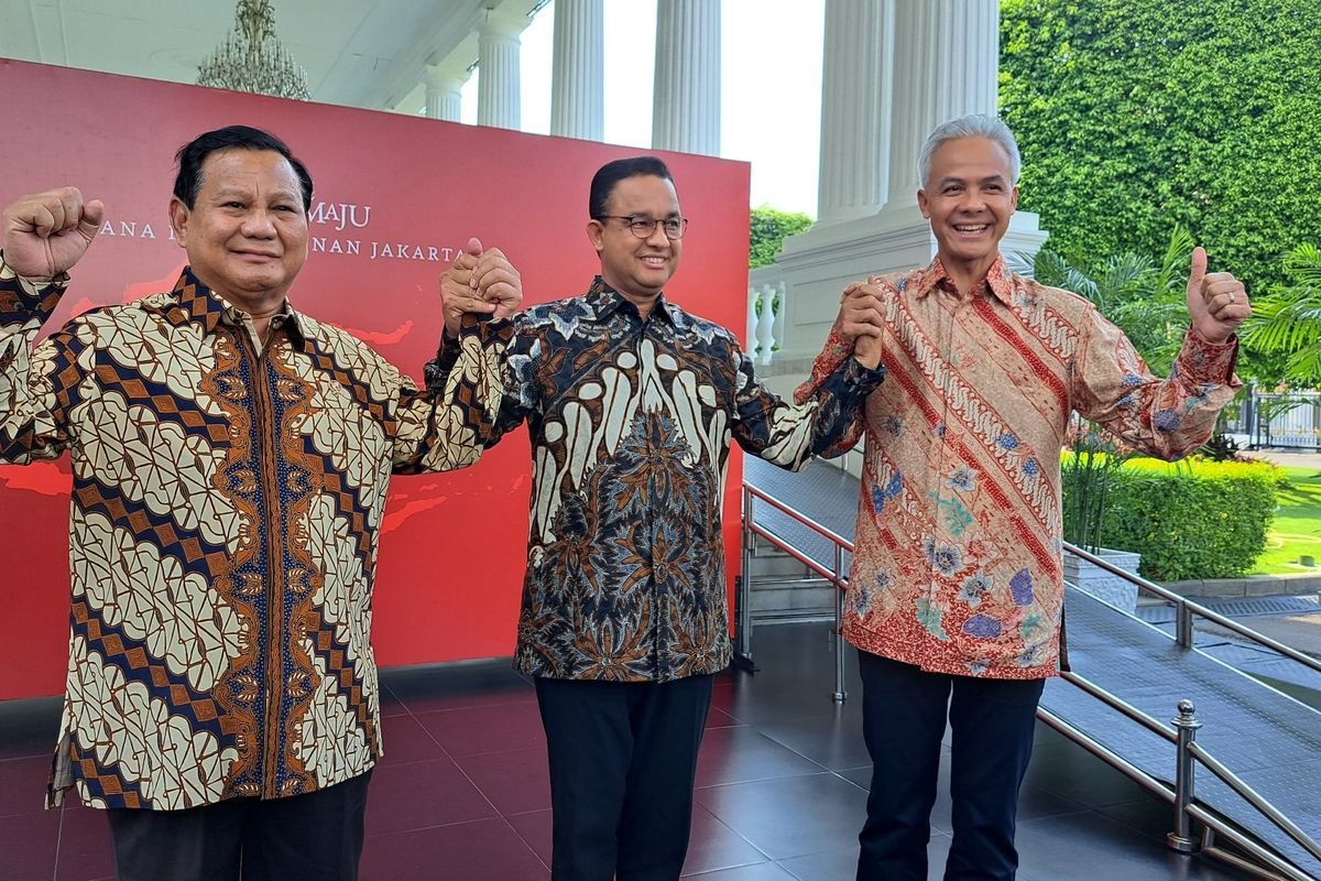 LambeSahamjja's tweet photo. netizen berpendapat kalo anies atau ganjar jadi presiden belum tentu akan lebih baik:
- tapi kata dia minimal mereka gak bakal pidato teriak teriak 
- sampe ngatain pakar goblok
- kata dia anies sama ganjar lebih muda dan lebih sehat fisik mental
- basicnya bukan dari tni 
- jadi gak bakal ada budaya tni ngerembet ke sipil
- basicnya pendidik jadi pendidikan pasti jadi prioritas
- dicontohin ganjar punya program 1 rumah 1 sarjana 
- anies punya subsidi biaya kuliah
- katanya gak bakal ada program buang anggaran kayak kopdes
- malah bakal ada pemerataan pembangunan sama kontrak petani buat kesejahteraan
- katanya juga gak bakal ada kasus keracunan mbg
- katanya mereka soft spoken atau lebih kalem cara ngomongnya
