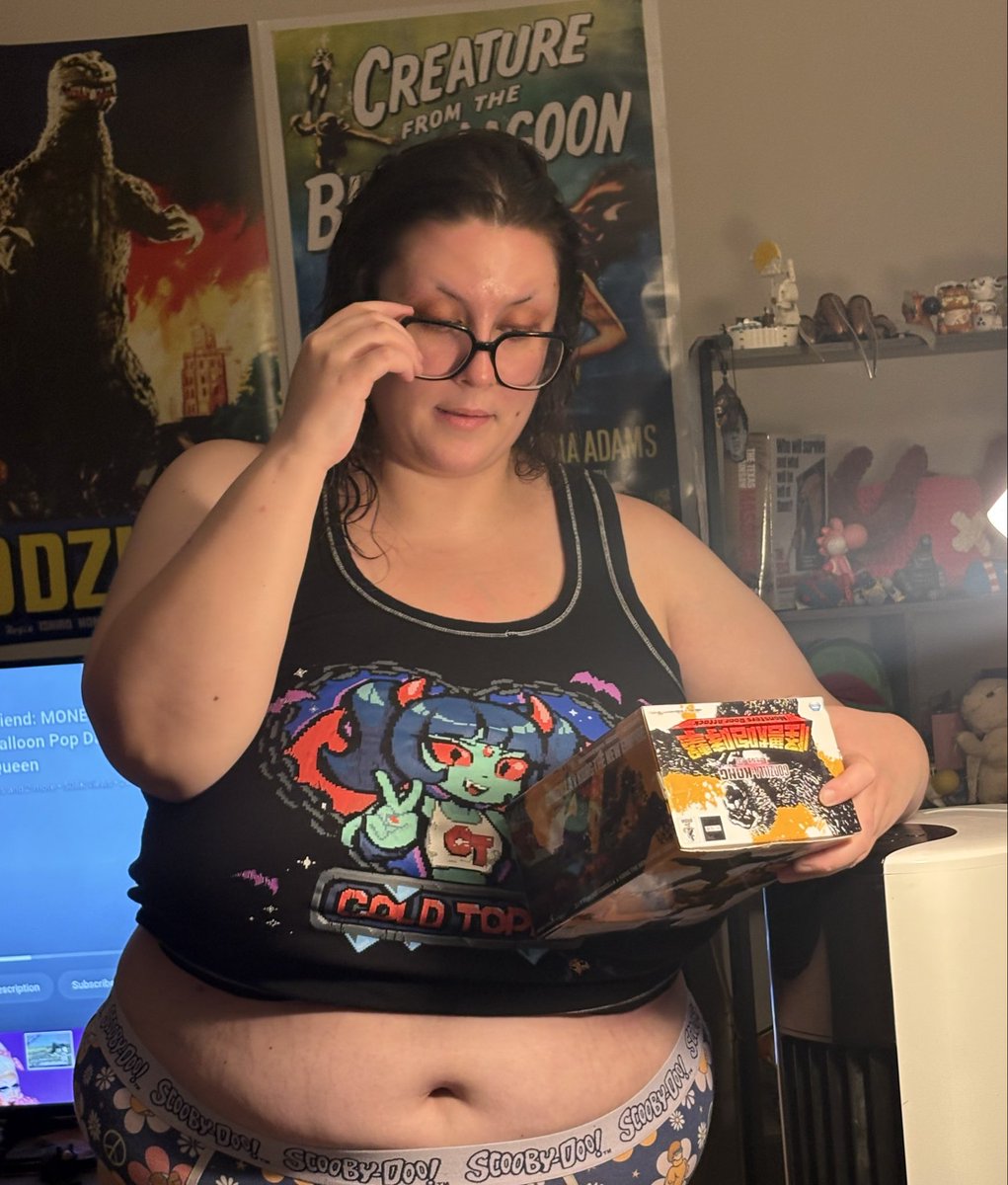 HewittsWhore's tweet photo. My girlfriend caught a photo of me explaining my new King Kong figure and it might be the most loser I’ve ever looked https://t.co/4chBJecg3M