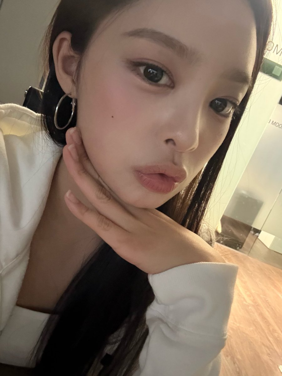 nahyunrang's tweet photo. 260920 프롬 #나현 https://t.co/IXUO3tqYsB