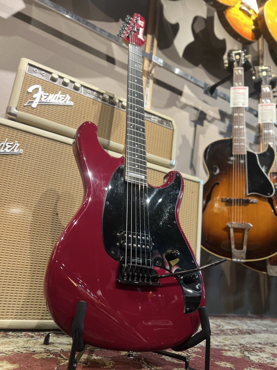 1484shibuya's tweet photo. 【エレキフロア】
Ibanez/AH-10 入荷いたしました！
アラン・ホルズワースとの共同開発、２年ほどしか生産されなかったレアモデル！

なんと、あのキング・クリムゾンで活躍された、ジャッコ・ジャクジクが所有していた個体でございます！
https://t.co/F9zGjwcJZv
＃イシバシ中古通信　＃イシバシ楽器 https://t.co/j8Rhzy2Ejn