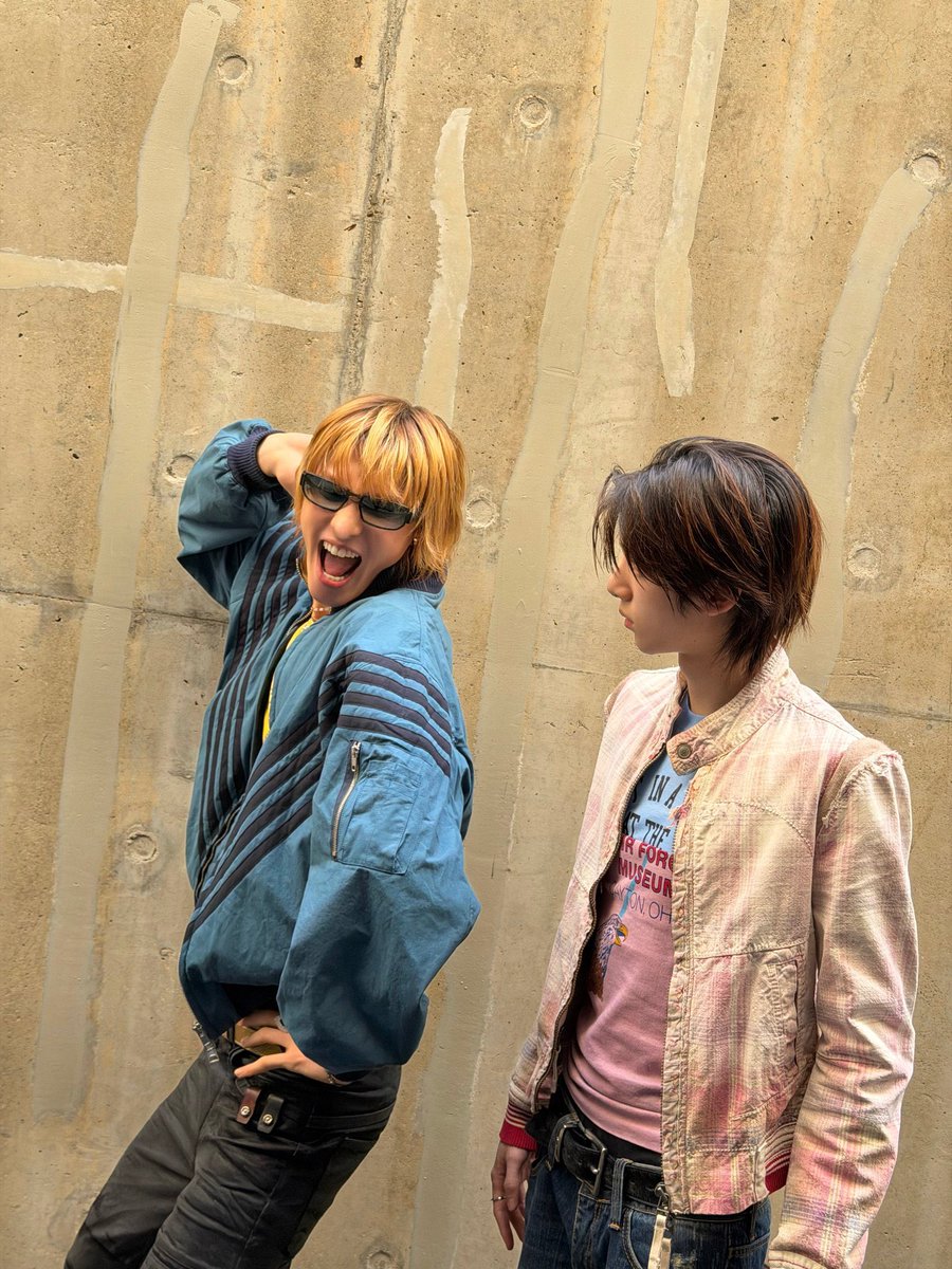 cortmailz's tweet photo. I GOTTA RECREATE THESE PHOTOS WITH A JJU STAN 😞😞😞😞 https://t.co/kHhNAiXsb0