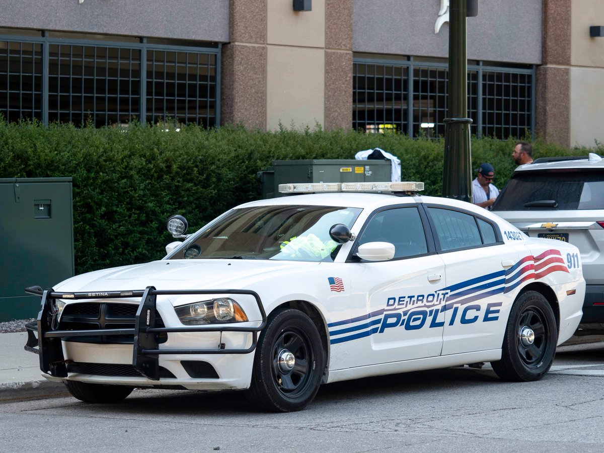Complex's tweet photo. Detroit Funeral Home Cremates Wrong Woman, Mixes Up Body During Viewing Details: https://t.co/wvweYxNRhg https://t.co/pzW1GJobYP