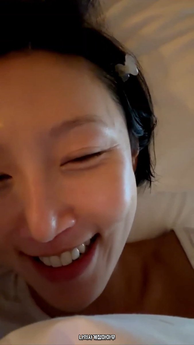 4season_MAMAMOO's tweet photo. #화사 #hwasa
260920 b.stage LIVE Full ver.

https://t.co/XlOYGtdfAF https://t.co/9OrCY708gK