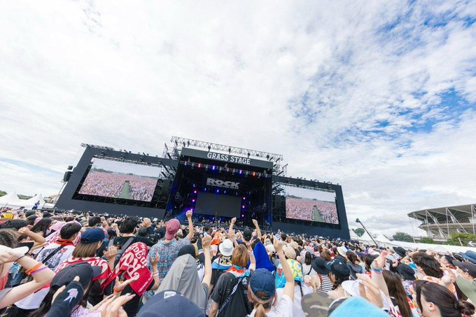 KVSSHOP's tweet photo. 🔥【ROCK IN JAPAN FES. 2026】🔥

9/20(日) DAY 4✨
🎤 NiziU ＜GRASS STAGE＞
＼ただいまパフォーマンス中！／

📡 配信中！急げ！👇
https://t.co/phGUb0kdZt

華やかなステージをリアルタイムで楽しもう💫🔥

📍千葉市蘇我スポーツ公園

#NiziU #ロッキン #RIJF2026 https://t.co/o3OpyS9EUF