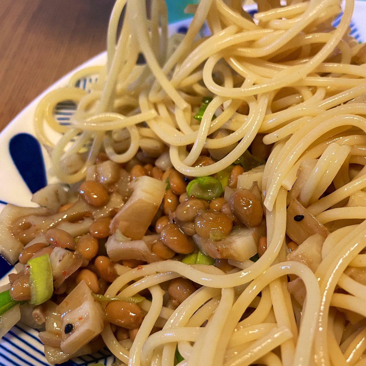 pino_mountain's tweet photo. 娘リクエストで納豆パスタ　ごま油と唐辛子でサッと炒めたレンコン入り https://t.co/WY7hqhCafb