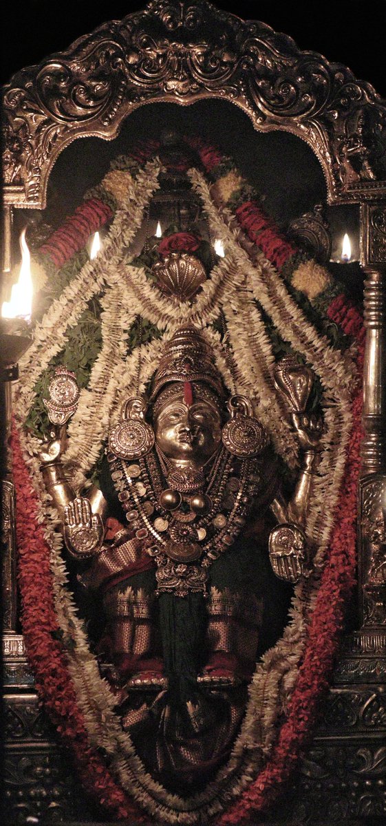 KateeluOfficial's tweet photo. ಕಟೀಲು ಶ್ರೀ ದುರ್ಗಾಪರಮೇಶ್ವರೀ ಅಮ್ಮನವರು ಇಂದು ಆದಿತ್ಯವಾರ  (ದಿನಾಂಕ 20 ಸೆಪ್ಟೆಂಬರ್ 2026)  ಬೆಳಗಿನ ವಿಶೇಷ ಪುಷ್ಪಾಲಂಕಾರದಲ್ಲಿ.  ಸ್ವರ್ಣಾಭರಣದಿಂದ ಕಂಗೊಳಿಸುತ್ತಿರುವ ಮಲ್ಲಿಗೆ ಪ್ರಿಯೆ ಭ್ರಾಮರೀಗೆ ನಮೋನ್ನಮಃ

#Kateel #Durgaparameshwari #KateeluOfficial https://t.co/mYtYxyBwdi