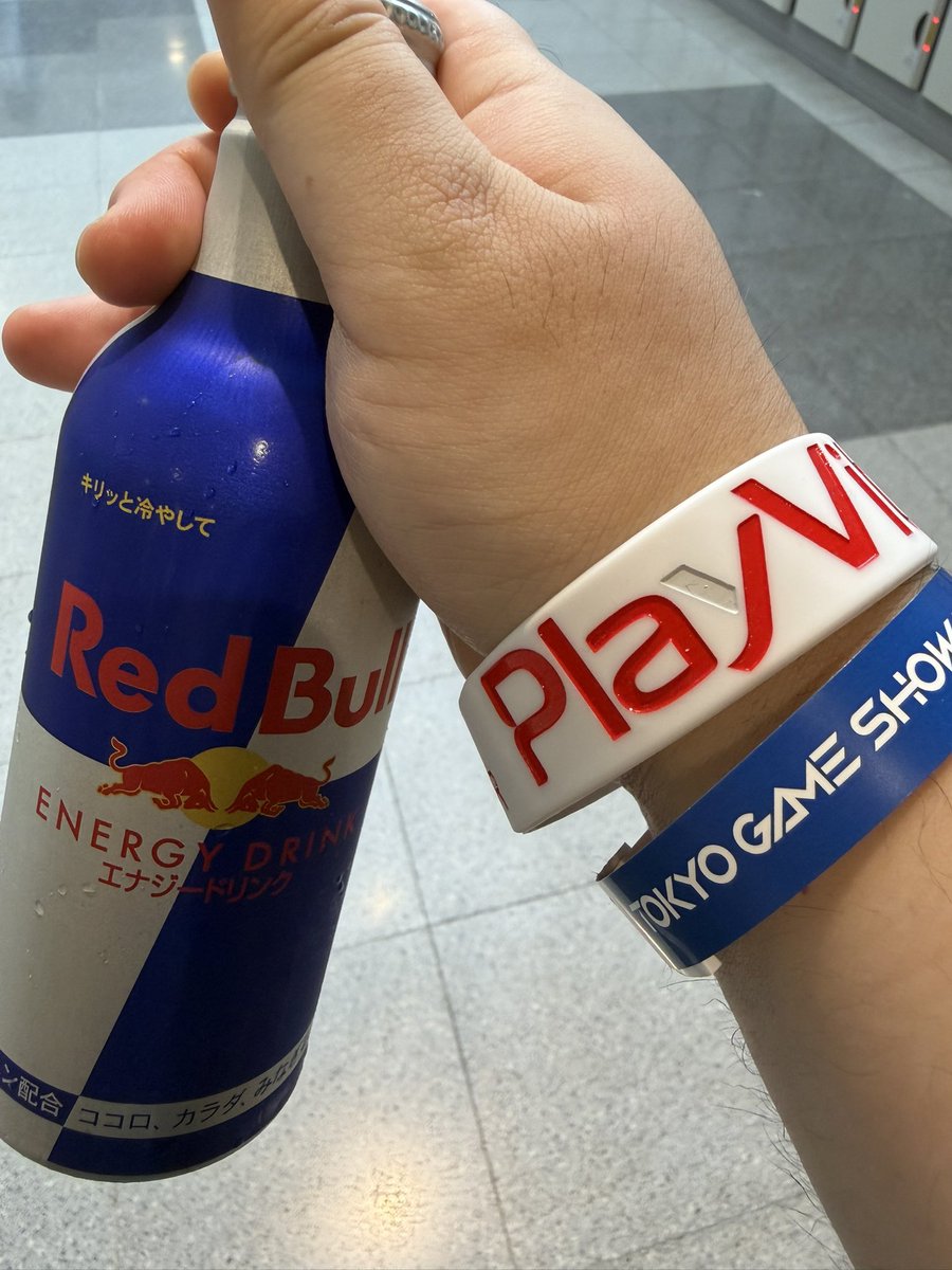 eeeRGS's tweet photo. TGSは一年に一度レッドブルをタダで飲むところ https://t.co/jRIRAx98fH