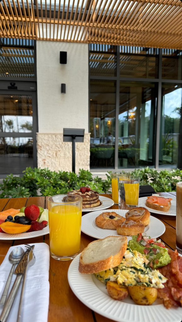 luvrcult's tweet photo. 09202026 ⠀ ⟡ ⠀brunch with the fam. kinda chic to wear something that’s ‘not’ appropriate for my dad. didn’t really care what he said, at this point. anw! here’s to a great week, hope everyone started their day with a smile.

🎧 now playing.
dive by olivia dean. https://t.co/MJF2EApSt6