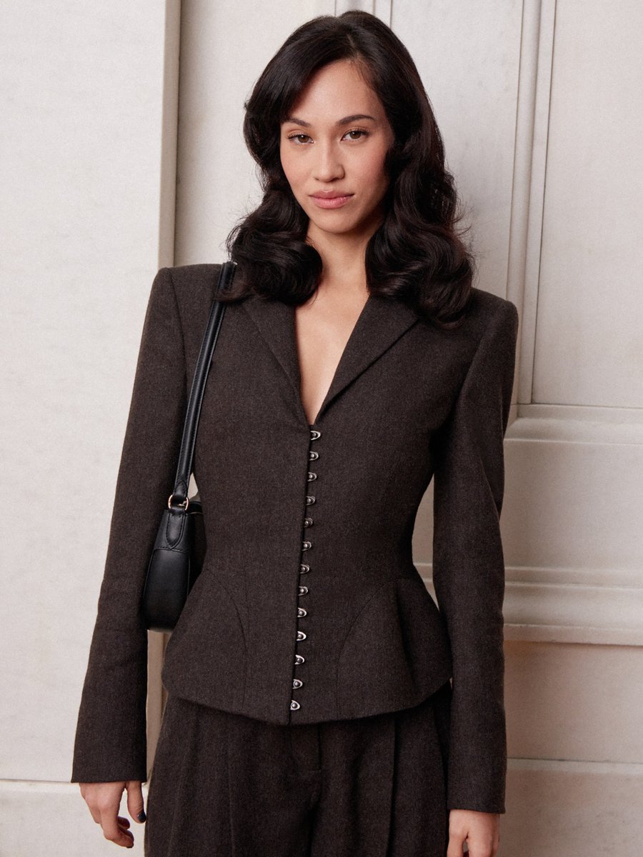 dearvotion's tweet photo. Beautiful jacket on a beautiful girl. https://t.co/Txb8nHUeno