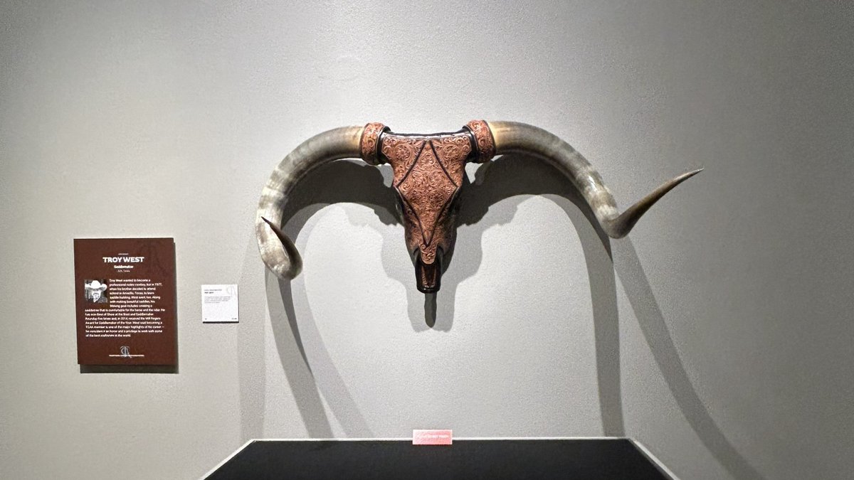 ncwhm's tweet photo. You can picture this right above the mantle, can't ya? 

This amazing leather-tooling work by Troy West is one of the pieces at the Traditional Cowboy Arts Association Exhibition &amp; Sale, now on exhibit through October 18.

Gotta have it? Art sale weekend is Sept. 25-26. https://t.co/eNvs30463D