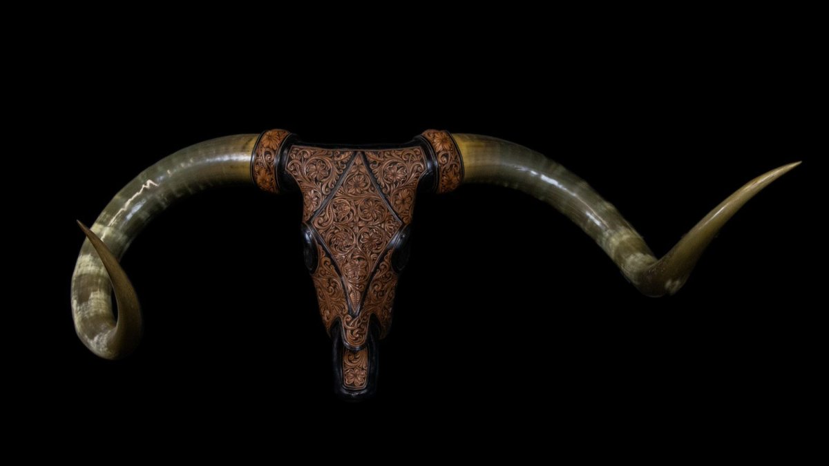 ncwhm's tweet photo. You can picture this right above the mantle, can't ya? 

This amazing leather-tooling work by Troy West is one of the pieces at the Traditional Cowboy Arts Association Exhibition &amp; Sale, now on exhibit through October 18.

Gotta have it? Art sale weekend is Sept. 25-26. https://t.co/eNvs30463D