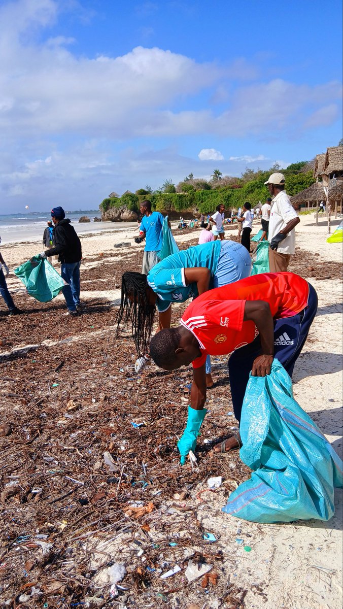 k_iuesa's tweet photo. #WorldCleanupDay2026 | Pwani Chapter 

Yesterday, Pwani University Environmental Club, through the Pwani Chapter, joined hands with Vidazini Beach Club and community members for a coastline cleanup at Vidazini Beach. 
#ClimateAction https://t.co/NilaakLzVQ