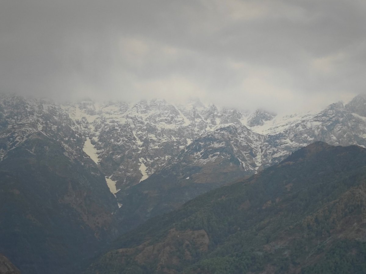 Whiskey_LXXII's tweet photo. Mountains look beautiful on camera but they are scary in real life. 😭 https://t.co/3tvoXfgUTX