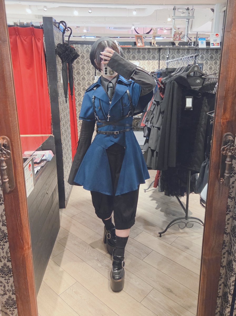 miho_f04's tweet photo. 🔷本日🔷

ゴスパン風バルキコーデ⚔️
超長袖のBLドルベにネクタイでメンズ寄りにしました✨

分かりづらいかもですが､ベレーにViolettkroneさんのブローチとネックレスチェーンをつけてジャラジャラにしてます⛓️

#MIHOMATSUDA https://t.co/t50FlZ1KOo