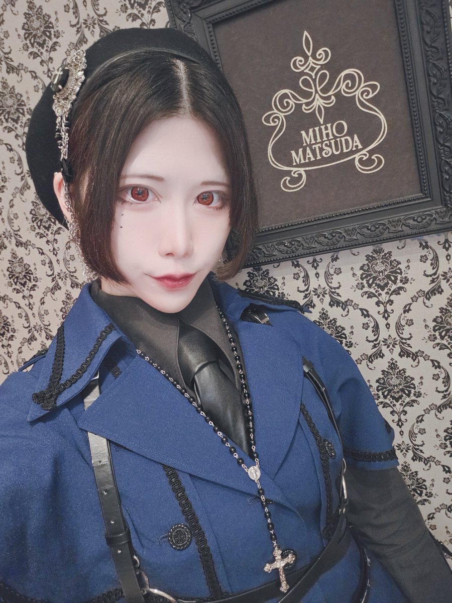 miho_f04's tweet photo. 🔷本日🔷

ゴスパン風バルキコーデ⚔️
超長袖のBLドルベにネクタイでメンズ寄りにしました✨

分かりづらいかもですが､ベレーにViolettkroneさんのブローチとネックレスチェーンをつけてジャラジャラにしてます⛓️

#MIHOMATSUDA https://t.co/t50FlZ1KOo
