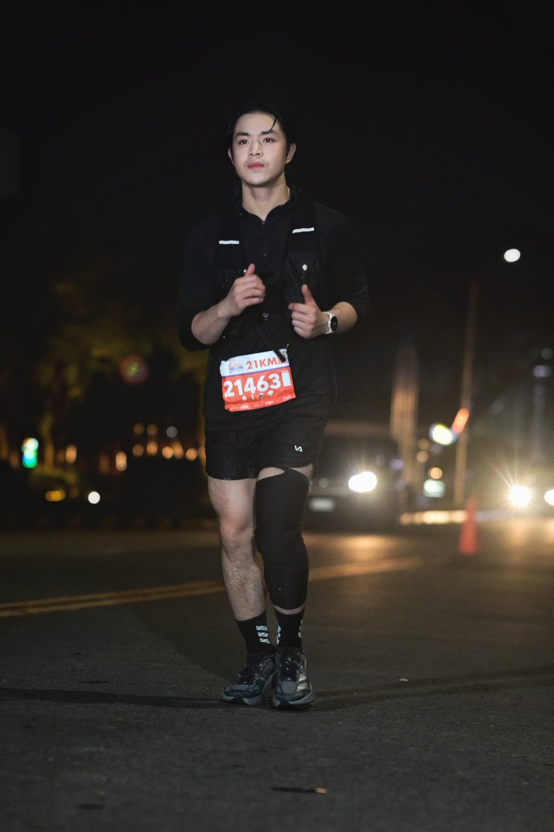 vxonc13's tweet photo. 2 back to back half marathons this weekend! Ran a total of 42km! Call me crazy or what but here we are! It was my first tine running in Clark, Pampanga and i can say that this was my fav route so far. Here’s to more runs 🥂 https://t.co/Y3K9biljhJ