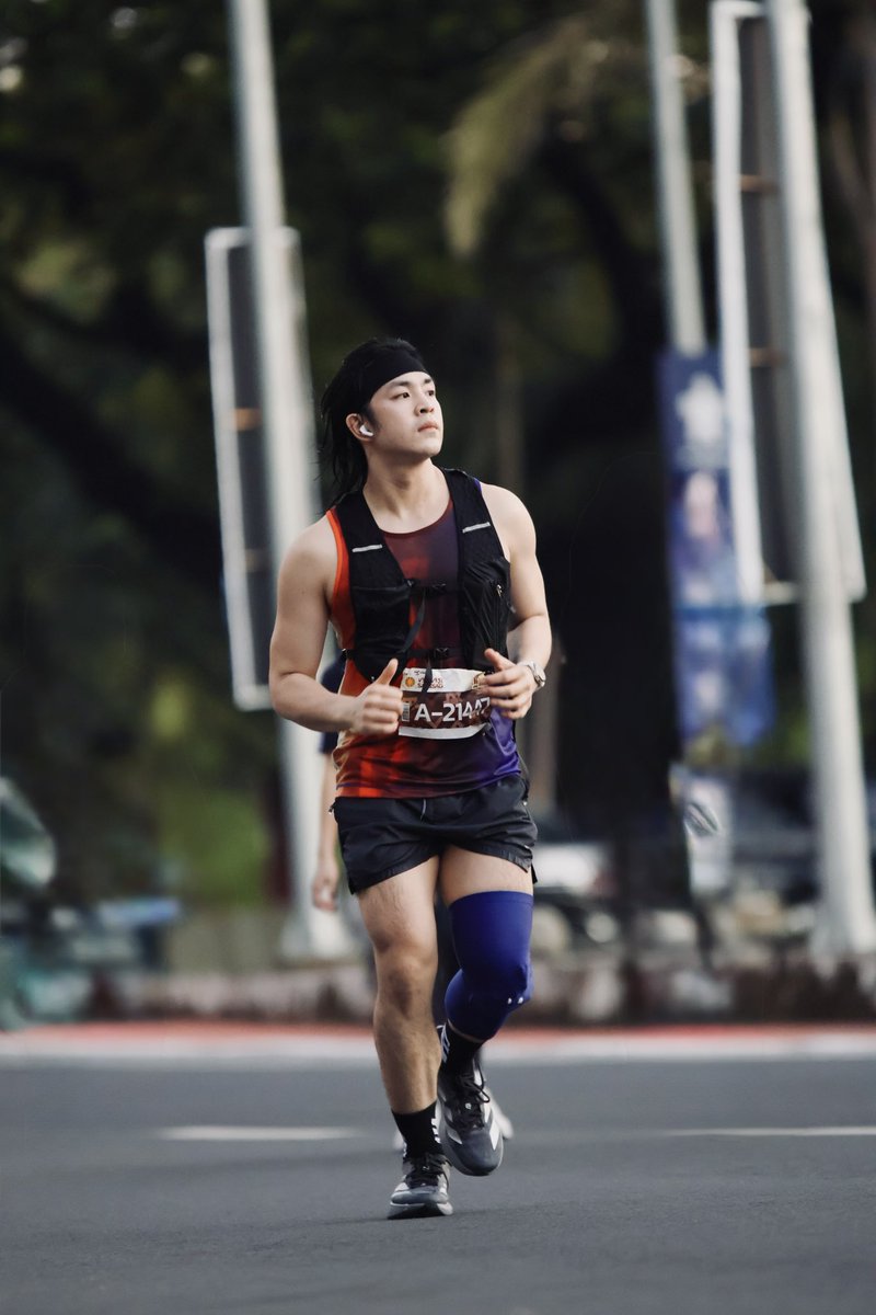 vxonc13's tweet photo. 2 back to back half marathons this weekend! Ran a total of 42km! Call me crazy or what but here we are! It was my first tine running in Clark, Pampanga and i can say that this was my fav route so far. Here’s to more runs 🥂 https://t.co/Y3K9biljhJ