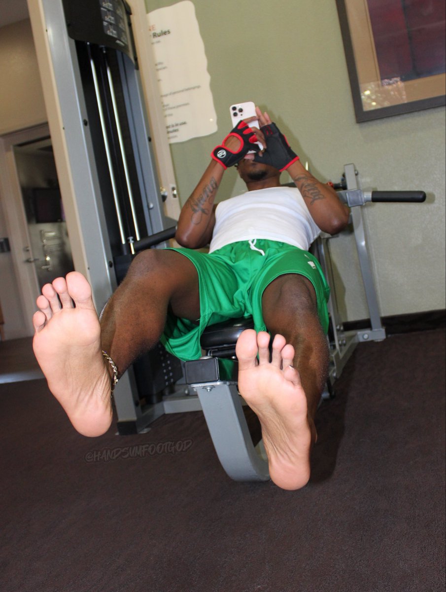 HANDSUMFOOTGOD's tweet photo. Sexy Sole Saturday 🦶🏾 https://t.co/7IOPcA5tMZ