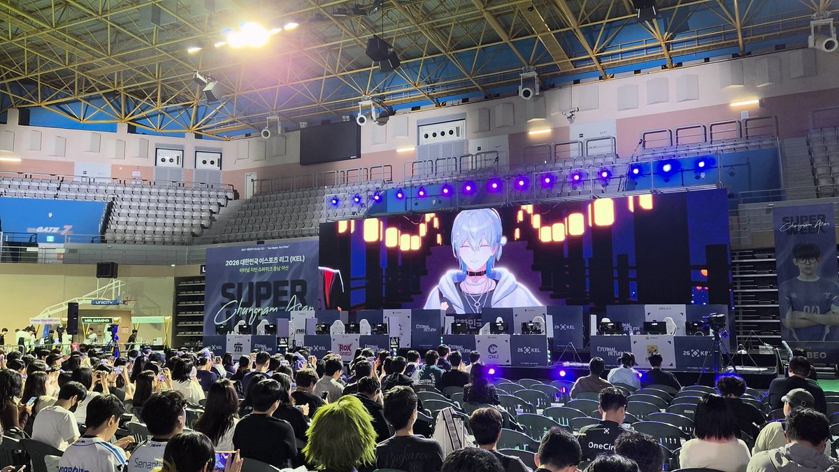 SummerRainR6's tweet photo. 스코시즘 듀냐냥즈 조아요 성불 완료!
현장 스태프분들이 2층 난간에 기대서 촬영하시는분들이 하나도 없다고 이렇게 질서정연하고 매너 좋은 팬덤은 처음이라고 하네요. 쪼수들을 넘어서 타쿠상 최고!
#스코시즘 https://t.co/31BInPYStJ