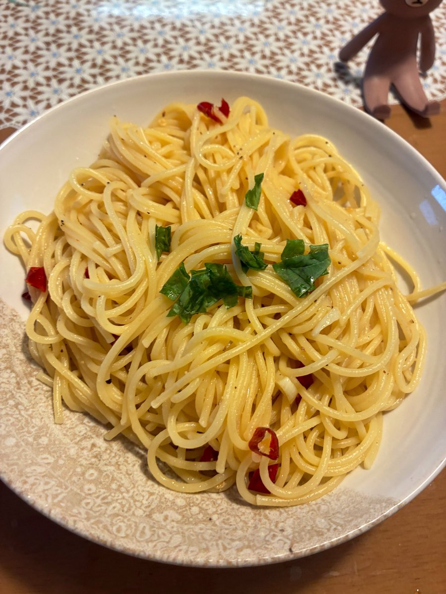 sitosito0's tweet photo. 庭で育った唐辛子とバジル
味が良ければ全てよし https://t.co/qQQs0CaGQ0