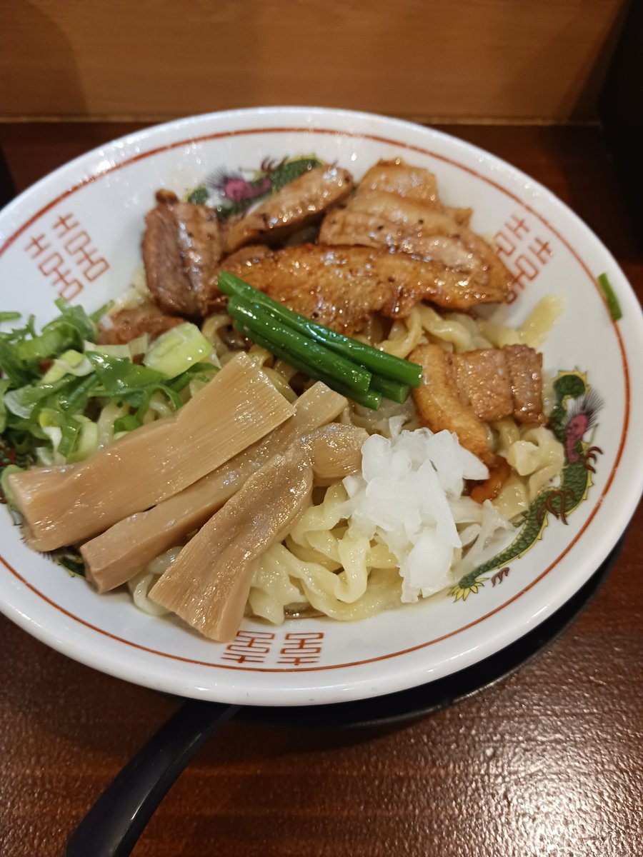 oi96484559's tweet photo. 超多加水純手打ち麺  仁しむら

汁なし塩🍜

モチモチ不揃いな手打ち麺最高に旨い

#ラーメン
#ラーメン好きな人と繋がりたい https://t.co/hO7BN6WL22