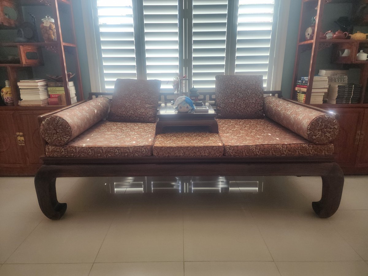 fatfluffypengu's tweet photo. On another note, this 'chair' is actually a traditional Chinese daybed, I got one in the house. Enjoy the Shoki sausage for scale https://t.co/9OT0mG0iuh