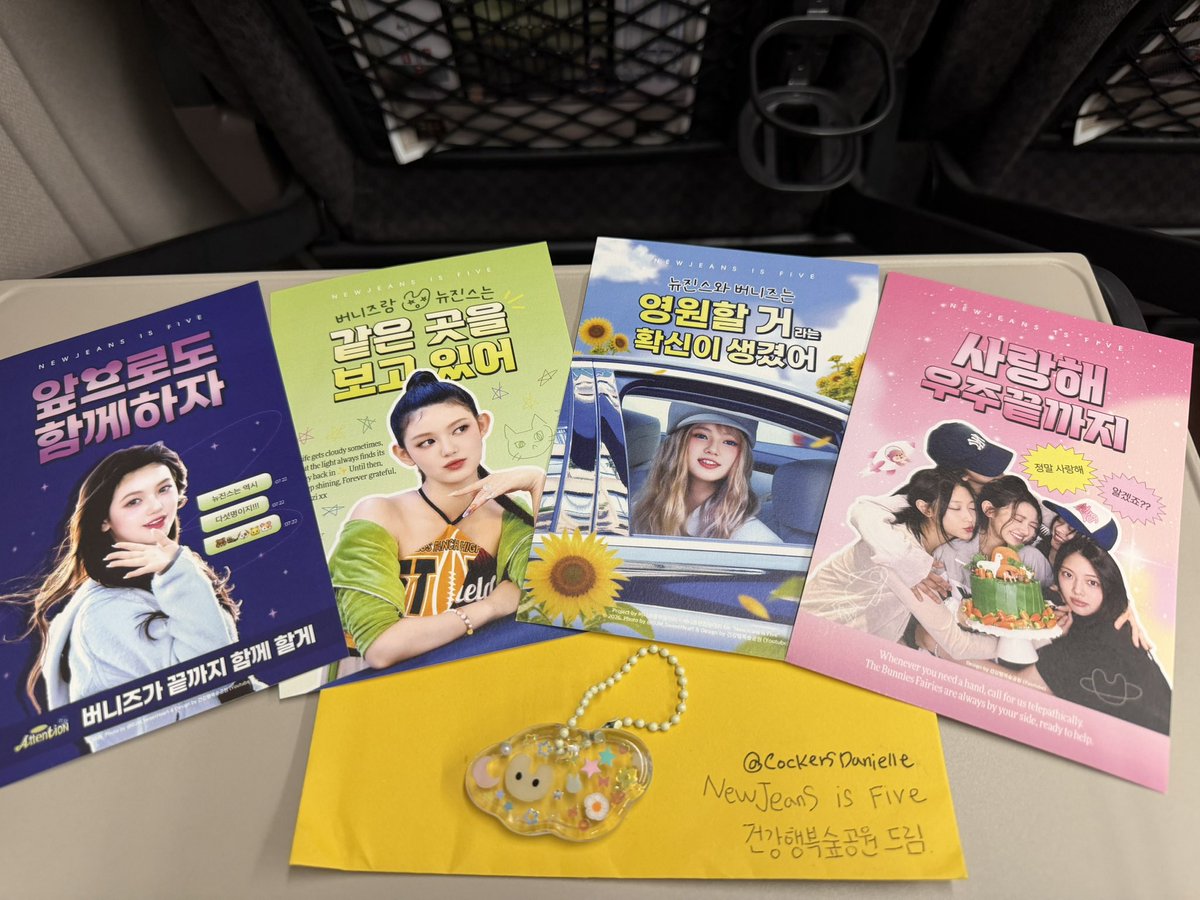 NJ4ever0722's tweet photo. 機会と気持ちのやり場を失った🐰達だが、昨日は各地から集り愛と絆で溢れていたし、ソン・シヨンさんやイ・ヨンウムDにも会えて信頼とクリエイティの深さも感じたし、この機会をくれたヒジンさんとeveryone、casaの皆様には心から感謝で、🐰で心から良かったと感じたし、これが愛し続ける理由です。❤️ https://t.co/zwBDinYa2l