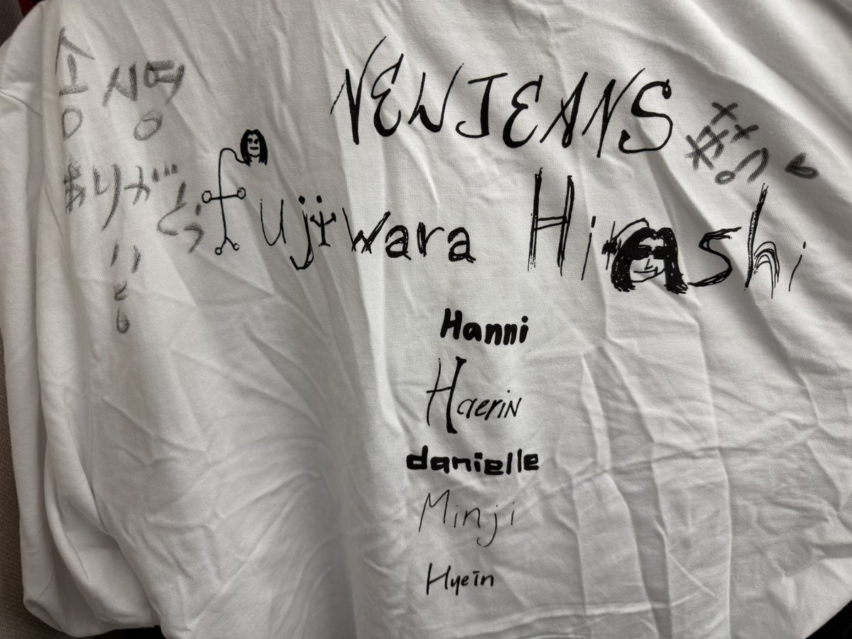 NJ4ever0722's tweet photo. 機会と気持ちのやり場を失った🐰達だが、昨日は各地から集り愛と絆で溢れていたし、ソン・シヨンさんやイ・ヨンウムDにも会えて信頼とクリエイティの深さも感じたし、この機会をくれたヒジンさんとeveryone、casaの皆様には心から感謝で、🐰で心から良かったと感じたし、これが愛し続ける理由です。❤️ https://t.co/zwBDinYa2l