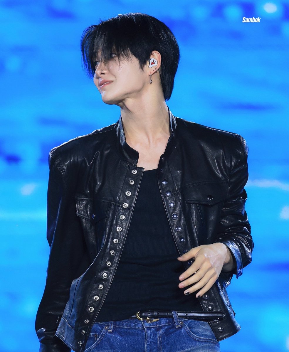 geeromy_'s tweet photo. JIHOON’S JAWLINE IS CRAZY WORK https://t.co/zbzm5zYT3Z