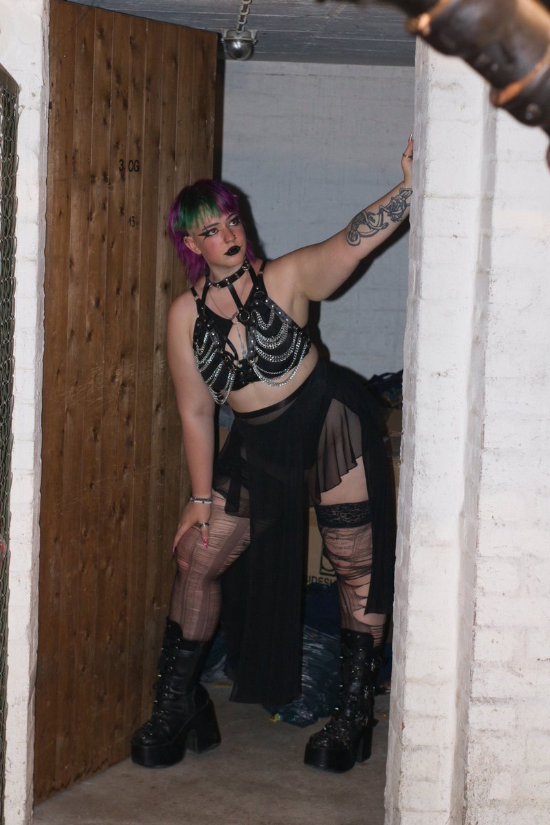 _succubus_5's tweet photo. Good morning my people 🫠💜 I hate being awake this early...😭💜 
Spend your money on me guys 🙂‍↕️💜

#gothicaesthetic #alternativefashion #darkaesthetics #darkromancegirl #tfpshooting #model #alternative #tattooedgirl #piercedgirl #colouredhair https://t.co/9LahYPhoHL