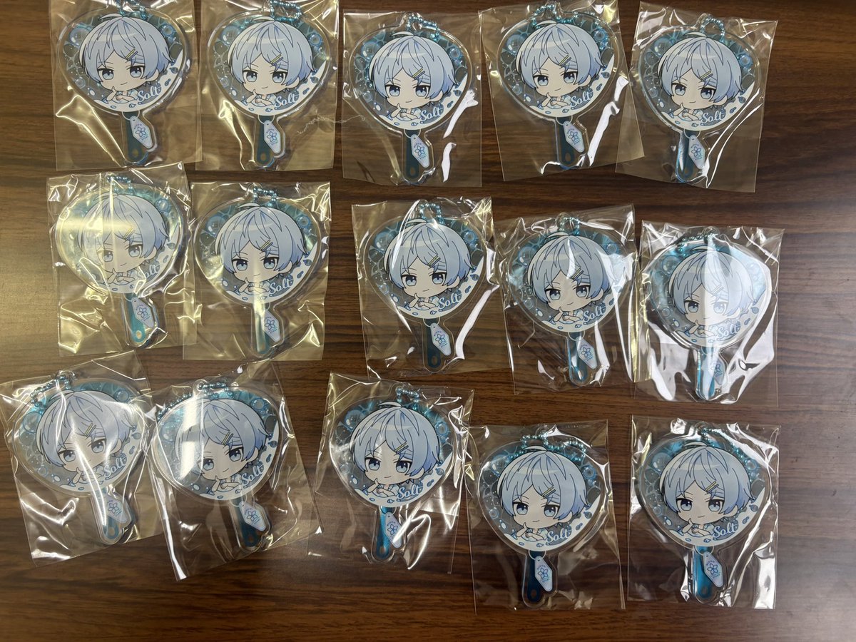 bloomstory_love's tweet photo. 【オンラインくじグッズ買取・譲渡】

求➡定価＋送料
譲➡💙様

郵送発送
詳細はDMにてご連絡お待ちしてます

等身うちわ↔デフォうちわ同数での買取で
お願いしてます。

個数については画像確認お願いします！
随時個数更新します！

#ぶーすとグッズ買取 https://t.co/kAWlHa4U6M